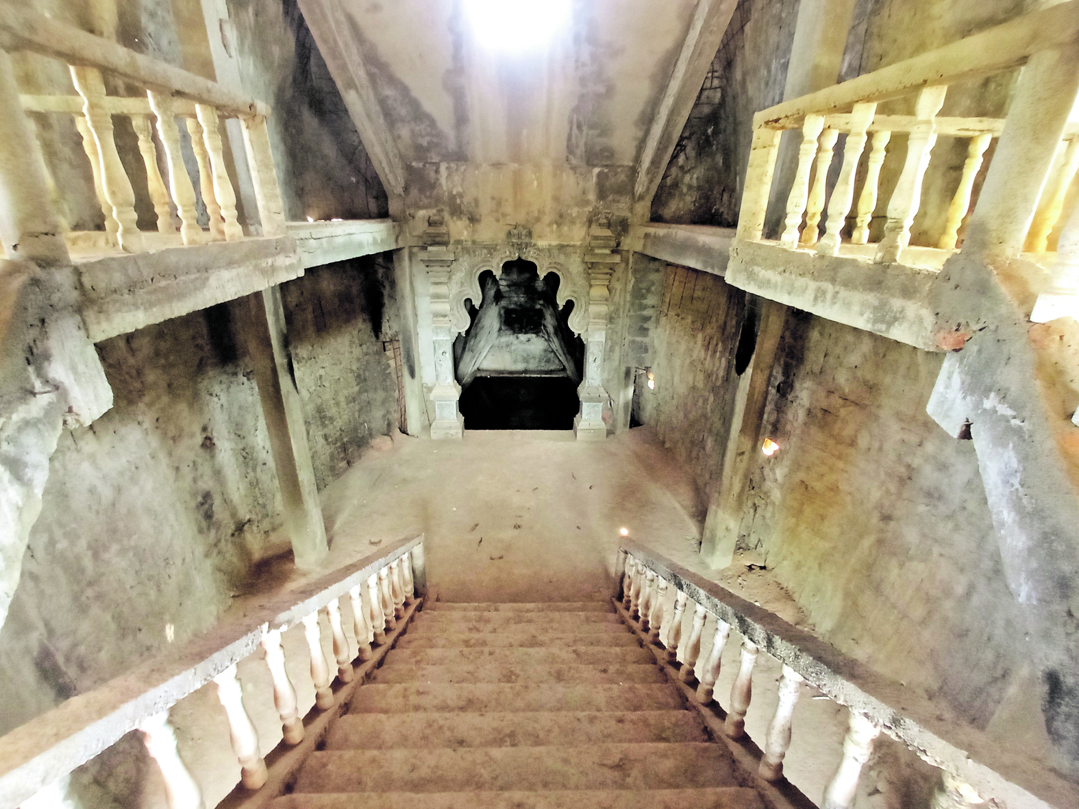 ಮೂರ್ತಿಯ ಒಳಭಾಗದ ನೋಟ