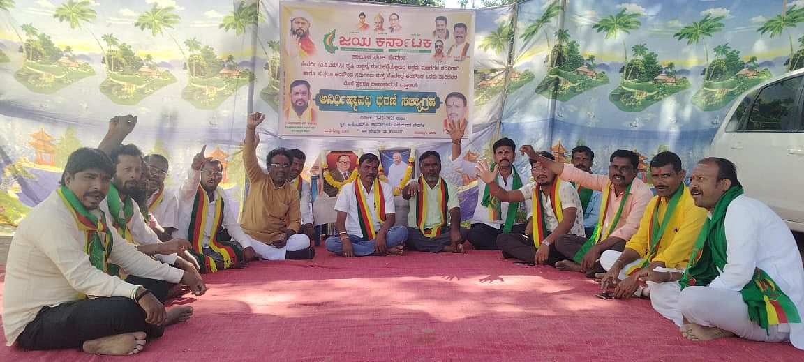 ಜೇವರ್ಗಿ: ಅನಧಿಕೃತ ಮಳಿಗೆ ತೆರವಿಗೆ ಆಗ್ರಹ