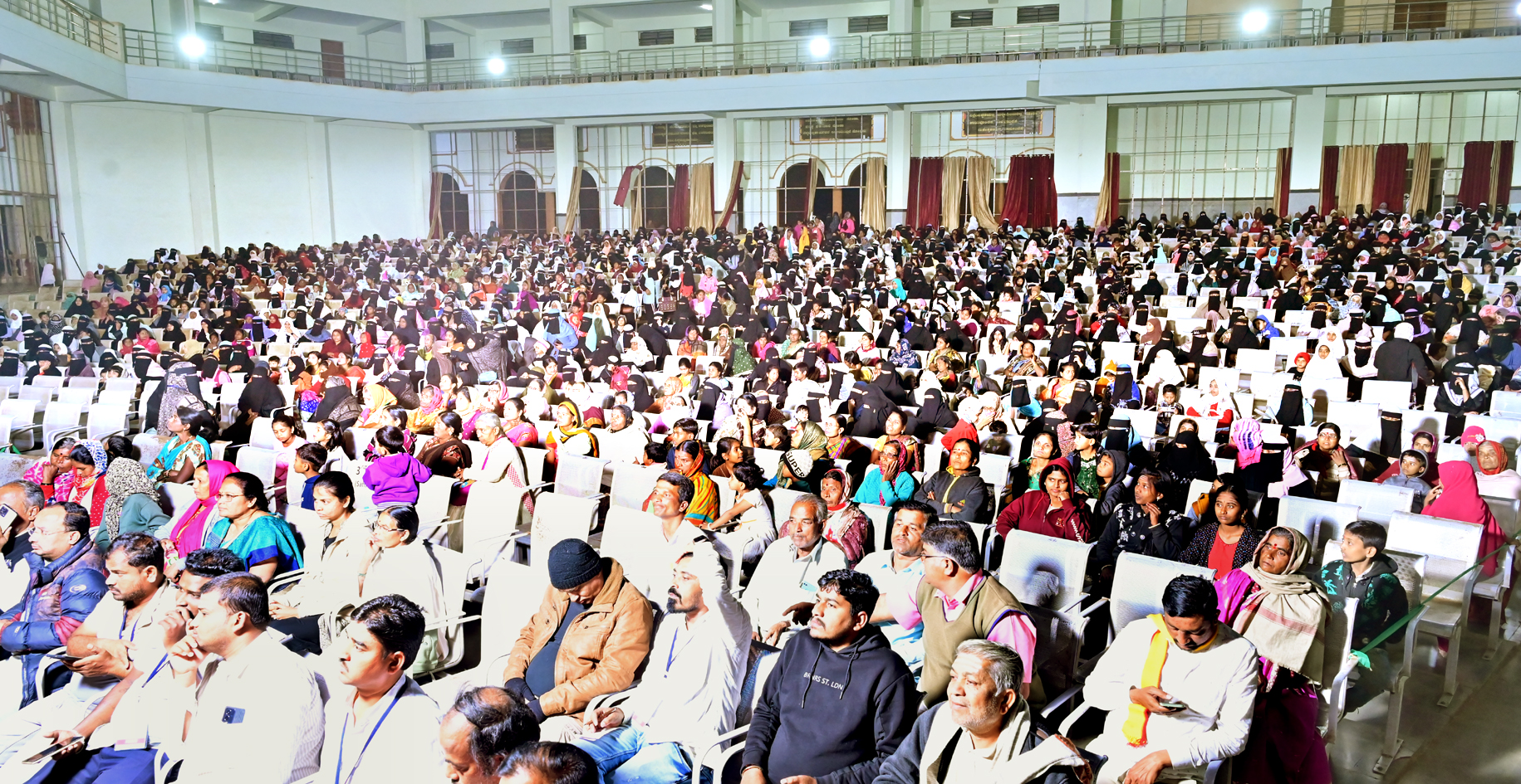 ಬಸವಕಲ್ಯಾಣದಲ್ಲಿ ಶುಕ್ರವಾರ ನಡೆದ ಕುರಾನ್ ಕನ್ನಡ ಪ್ರವಚನದ ದಶಮಾನೋತ್ಸವದ ಉದ್ಘಾಟನಾ ಕಾರ್ಯಕ್ರಮದಲ್ಲಿ ಪಾಲ್ಗೊಂಡಿದ್ದ ಜನರು