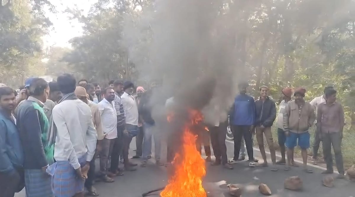 ಹುಣಸೂರು: ನಿಲ್ಲದ ಹುಲಿ ಹಾವಳಿ: ರಸ್ತೆ ತಡೆ, ಪ್ರತಿಭಟನೆ