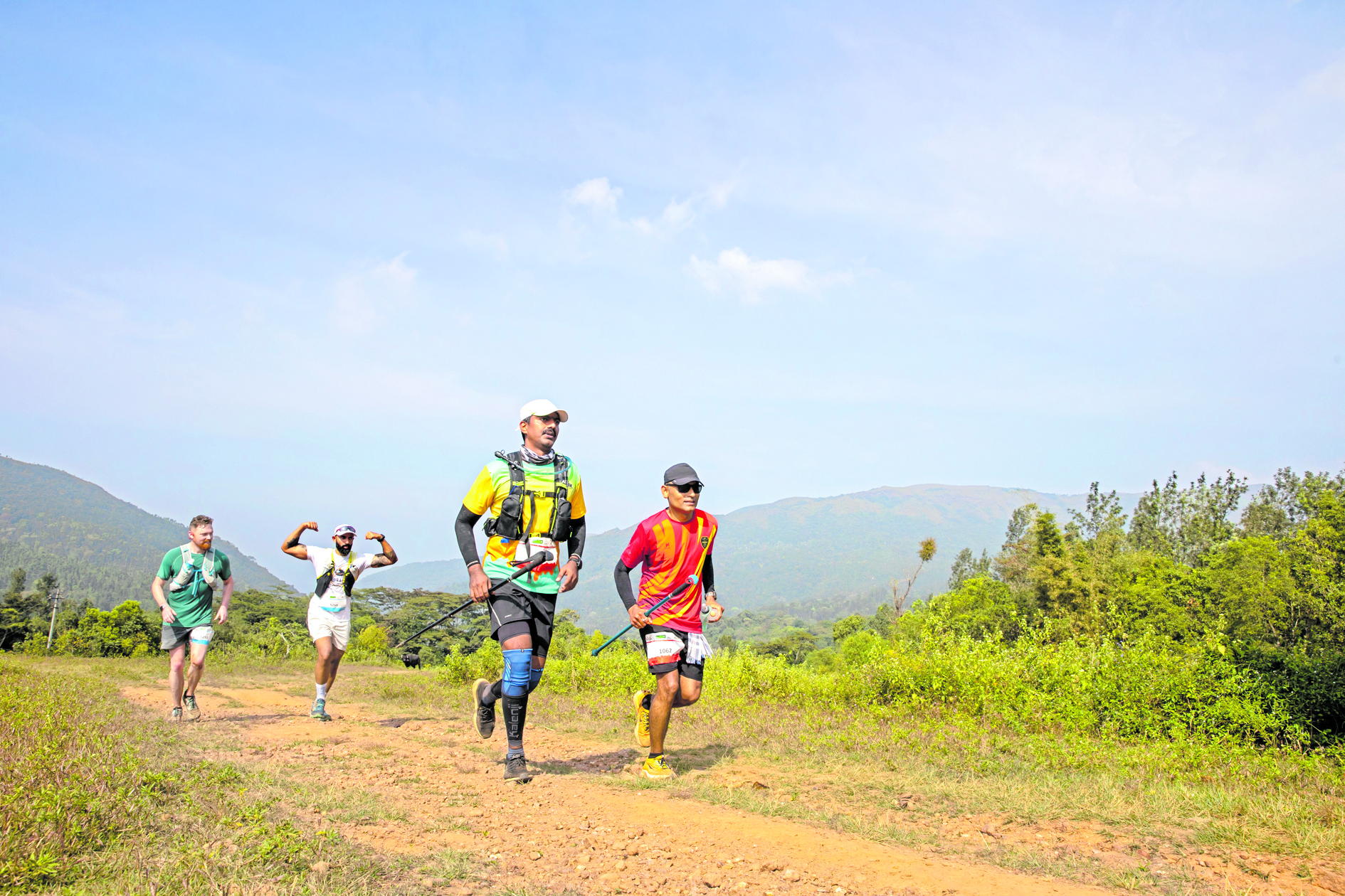 ಗುಡ್ಡದ ಮೇಲೆ ಬಿರುಬಿಸಿಲಿನಲ್ಲಿ ಓಟ