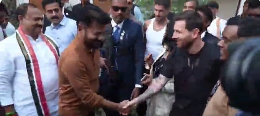 Messi In India| ಹೈದರಾಬಾದ್‌ಗೆ ಆಗಮಿಸಿದ ಮೆಸ್ಸಿ: ಸ್ವಾಗತಿಸಿದ ಮುಖ್ಯಮಂತ್ರಿ