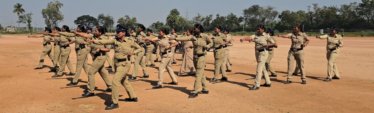 ಮಹಿಳೆಯರಿಗೆ ವಿದ್ಯಾರ್ಥಿನಿಯರಿಗೆ ಸ್ವರಕ್ಷಣೆಯ ತರಬೇತಿ ನೀಡಲು ಸಜ್ಜಾದ ಮಹಿಳಾ ಪೊಲೀಸರು