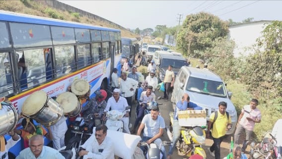 ಬೆಳಗಾವಿಯ ಸುವರ್ಣ ವಿಧಾನಸೌಧದ ಬಳಿ ಸಂಚಾರ ದಟ್ಟಣೆಯಿಂದ ವಾಹನಗಳು ಸಾಲಾಗಿ ನಿಂತ ಸ್ಥಿತಿ ಪ್ರಜಾವಾಣಿ ಚಿತ್ರ