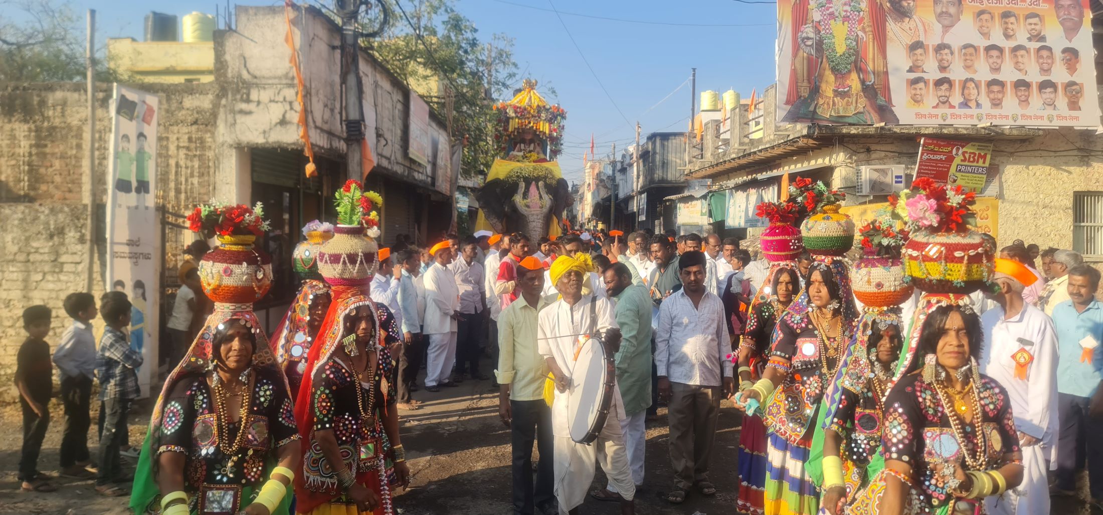 ಆಳಂದದಲ್ಲಿ ಸದ್ಗುರು ರೇವಣಸಿದ್ಧ ಶಿವಶರಣರ ಶಿಲಾ ಮೂರ್ತಿಯ ಮೆರವಣಿಗೆಯು ಅದ್ದೂರಿಯಾಗಿ ಜರುಗಿತು