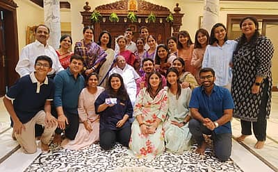 ಮೊಮ್ಮಕ್ಕಳು ಹಾಗೂ ಸೊಸೆಯಂದಿರ ಜೊತೆ ಶಾಮನೂರು ಶಿವಶಂಕರಪ್ಪ