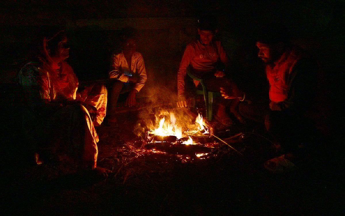 ಮೈ ಕೊರೆಯುವ ಚಳಿ: ಧಾರವಾಡ ಜಿಲ್ಲೆಯಲ್ಲಿ ಕನಿಷ್ಠ ತಾಪಮಾನ 7.4 ಡಿಗ್ರಿ ಸೆಲ್ಸಿಯಸ್‌