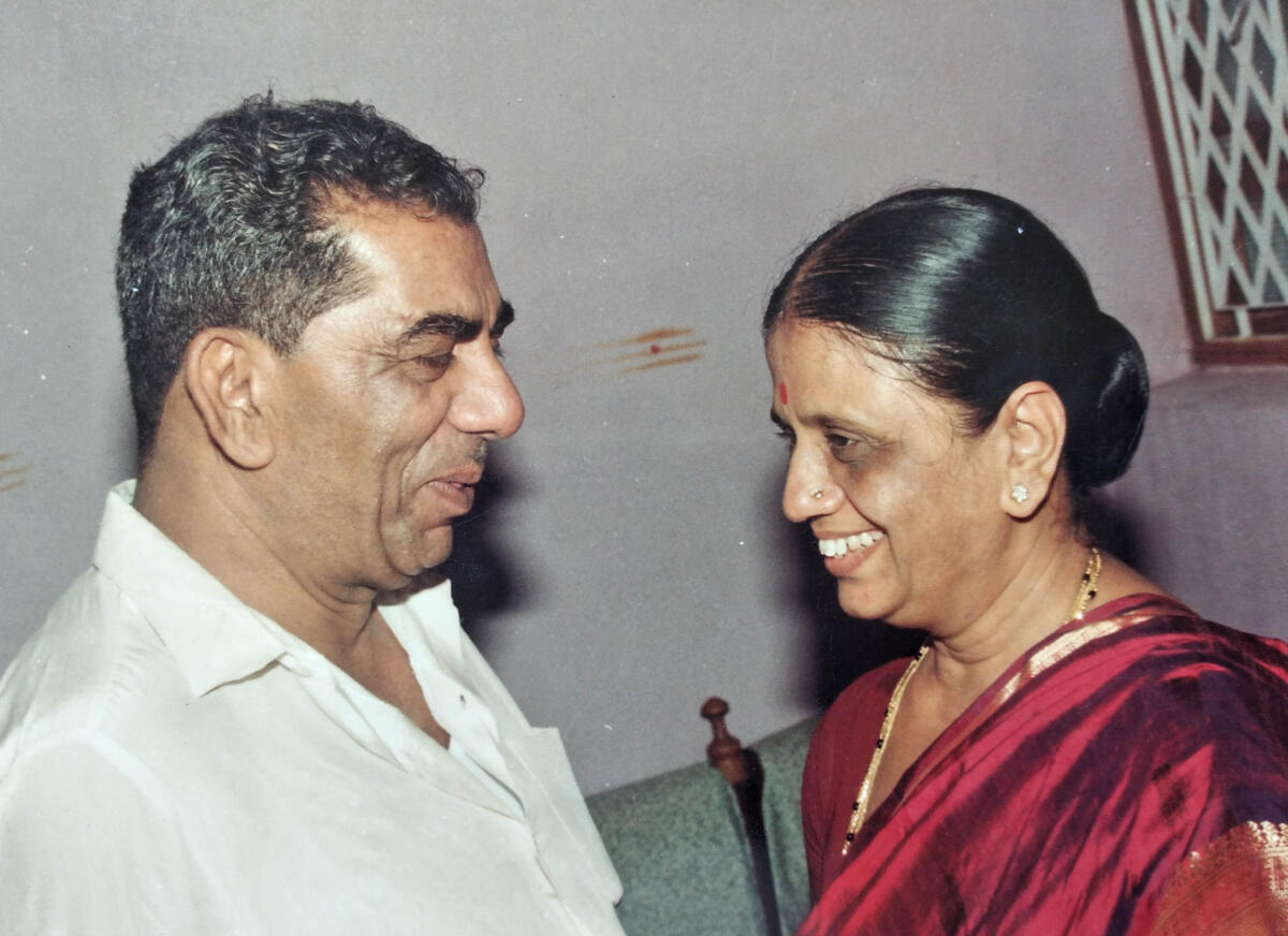 ವಿಧಾನಸಭಾ ಚುನಾವಣೆಯ ಪ್ರಚಾರದ ಸಂದರ್ಭದಲ್ಲಿ ವೃದ್ಧೆಯೊಬ್ಬರು ಶಾಮನೂರು ಶಿವಶಂಕರಪ್ಪನವರಿಗೆ ಆಶೀರ್ವದಿಸಿದ್ದ ಸಂದರ್ಭ