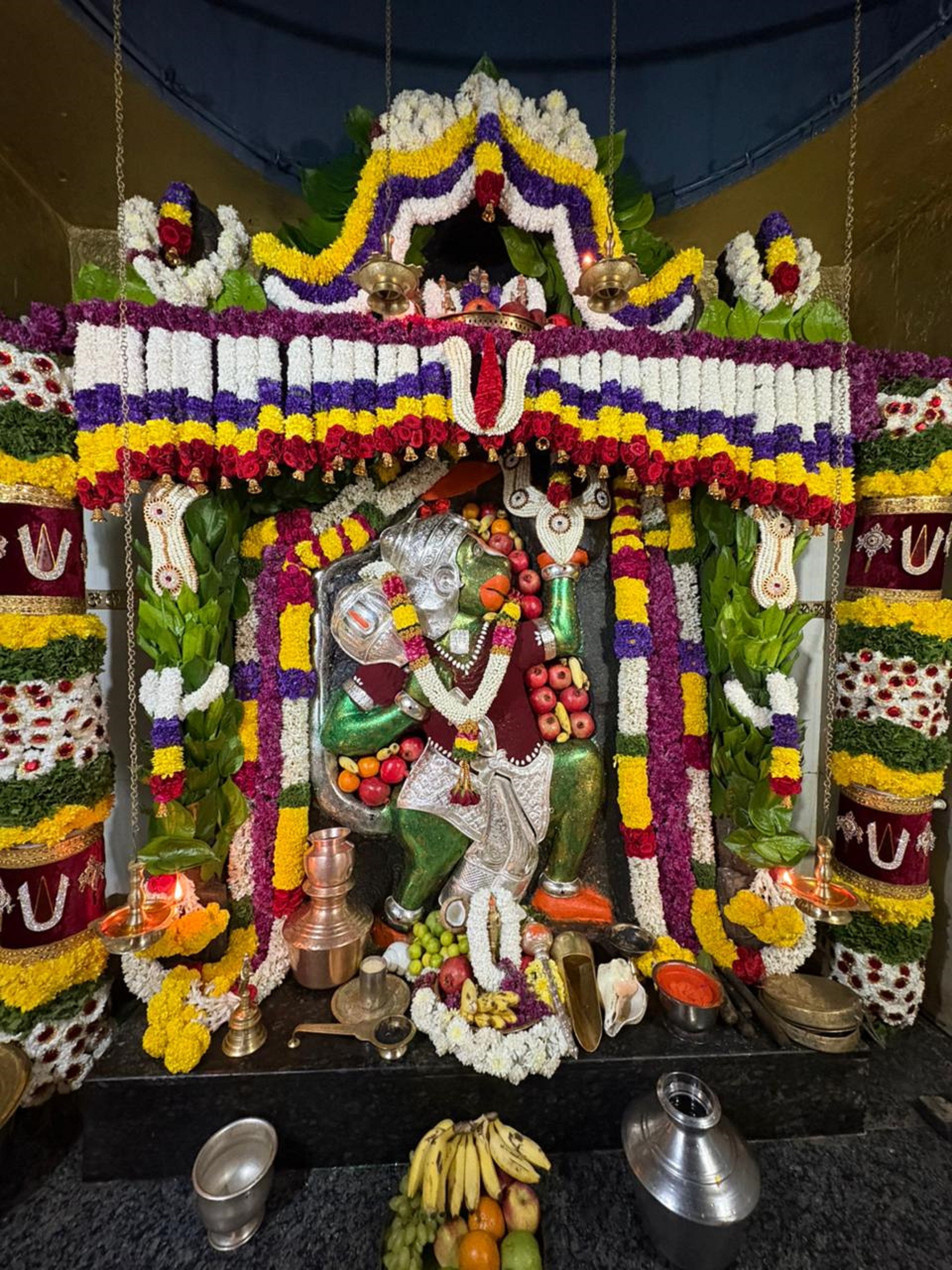 ವಿಶೇಷ ಅಲಂಕಾರದಲ್ಲಿ ಕಣಿವೆ ಆಂಜನೇಯ ಸ್ವಾಮಿ