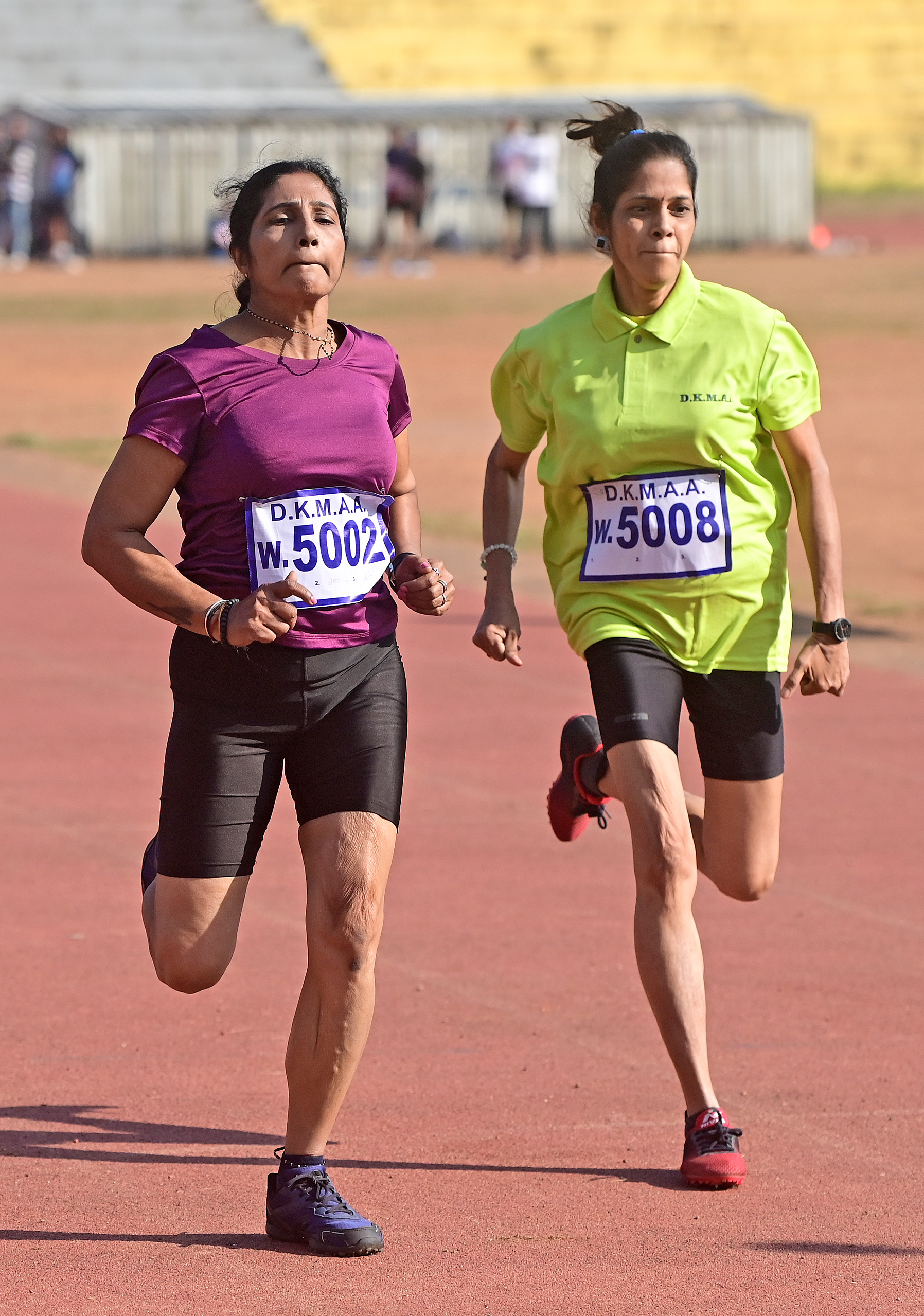 ಮಂಗಳೂರಿನ ಮಂಗಳಾ ಕ್ರೀಡಾಂಗಣದಲ್ಲಿ ಭಾನುವಾರ ನಡೆದ ಅಂತರ ಜಿಲ್ಲಾ ಮಟ್ಟದ ಮಾಸ್ಟರ್ಸ್ ಅಥ್ಲೆಟಿಕ್ ಕೂಟದಲ್ಲಿ 50 ವರ್ಷ ದಾಟಿದ ಮಹಿಳೆಯರ 100 ಮೀ ಓಟದ ಸ್ಪರ್ಧೆಯಲ್ಲಿ  ಶ್ರೀದೇವಿ ಗಿರೀಶ್ (5002) ಪ್ರಥಮ ಸ್ಥಾನ ಪಡೆದರು: ಪ್ರಜಾವಾಣಿ ಚಿತ್ರ  