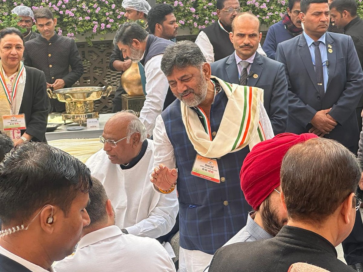 ದೆಹಲಿಯಲ್ಲೂ ರಾಜ್ಯ ಕಾಂಗ್ರೆಸ್ ಬಣಗಳ ಶಕ್ತಿ ಪ್ರದರ್ಶನ 