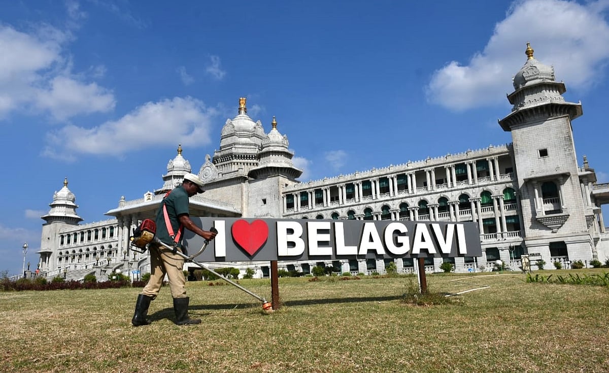 ಬೆಳಗಾವಿ: ರಾಜಕಾರಣಿಗಳ ವಾಹನ ಓಡಾಟ ಹೆಚ್ಚಳ; ಸಂಚಾರ ದಟ್ಟಣೆಗೆ ಬೆಳಗಾವಿಗರು ಹೈರಾಣ