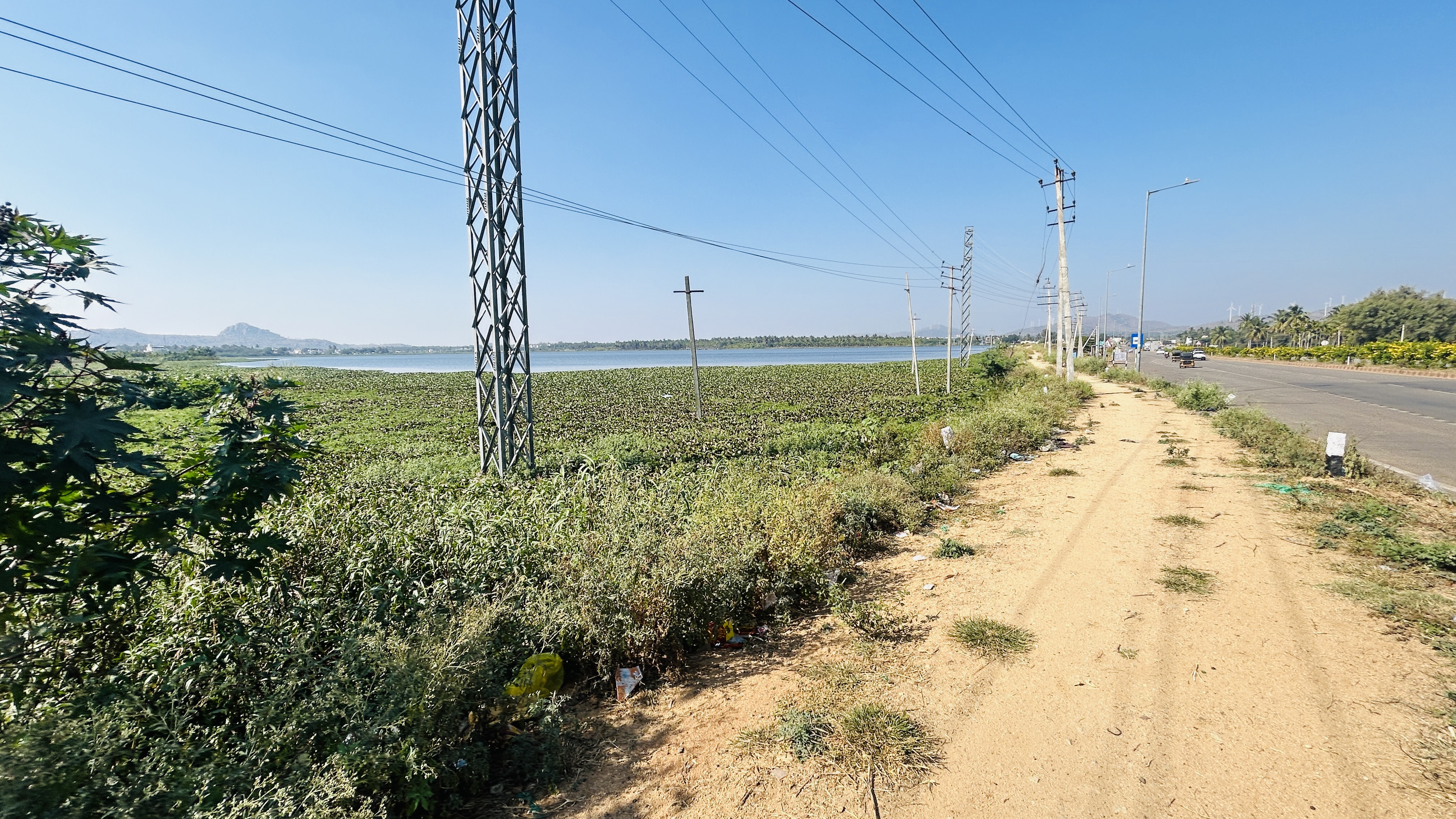 ಚಿತ್ರದುರ್ಗದ ಮಲ್ಲಾಪುರ ಕೆರೆಯ ಅಭಿವೃದ್ಧಿ ಕಾಮಗಾರಿ ಅರ್ಧಕ್ಕೆ ನಿಂತು ಹೋಗಿರುವುದು