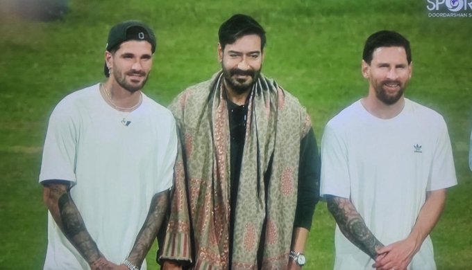 'ದೇ ದೇ ಪ್ಯಾರ್ ದೇ 2' ಚಿತ್ರದ ನಟ ಅಜಯ್ ದೇವಗನ್ ಅವರು ಕ್ರಿಂಡಾಗಣಕ್ಕೆ ಬಂದು  ಲಯೊನೆಲ್ ಮೆಸ್ಸಿ ಅವರನ್ನು ಭೇಟಿ ಮಾಡಿದ್ದಾರೆ.