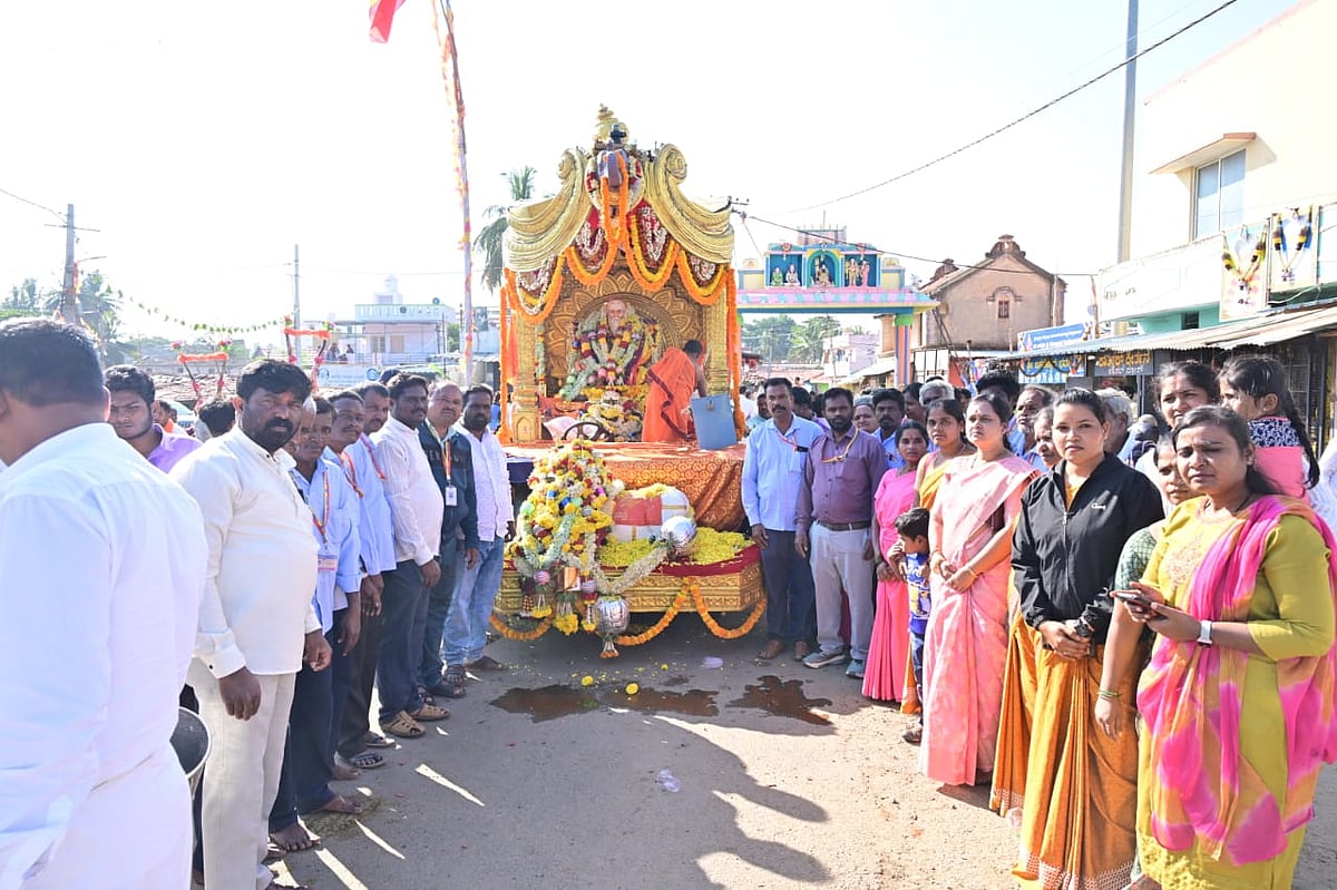 ಮಳವಳ್ಳಿ: ಸುತ್ತೂರು ಶಿವರಾತ್ರೀಶ್ವರ ಶಿವಯೋಗಿಗಳ ಉತ್ಸವಮೂರ್ತಿಗೆ ಅದ್ದೂರಿ ಸ್ವಾಗತ