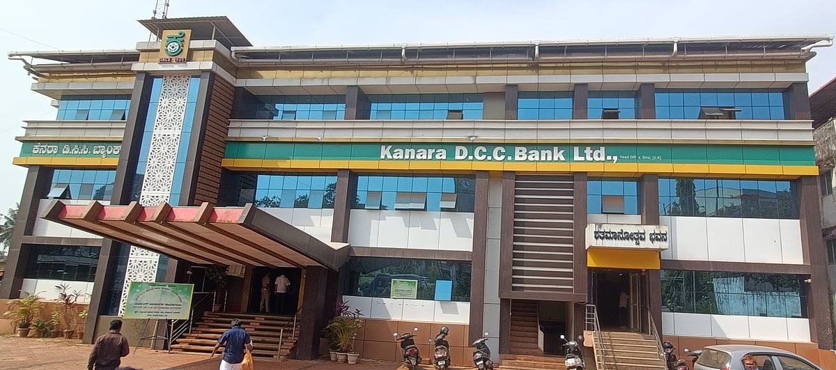 ಶಿರಸಿಯ ಕೆಡಿಸಿಸಿ ಬ್ಯಾಂಕ್ ಚುನಾವಣೆ: ಬಹುಮತ ಪಡೆದ ಶಿವರಾಮ ಹೆಬ್ಬಾರ ಬಣ