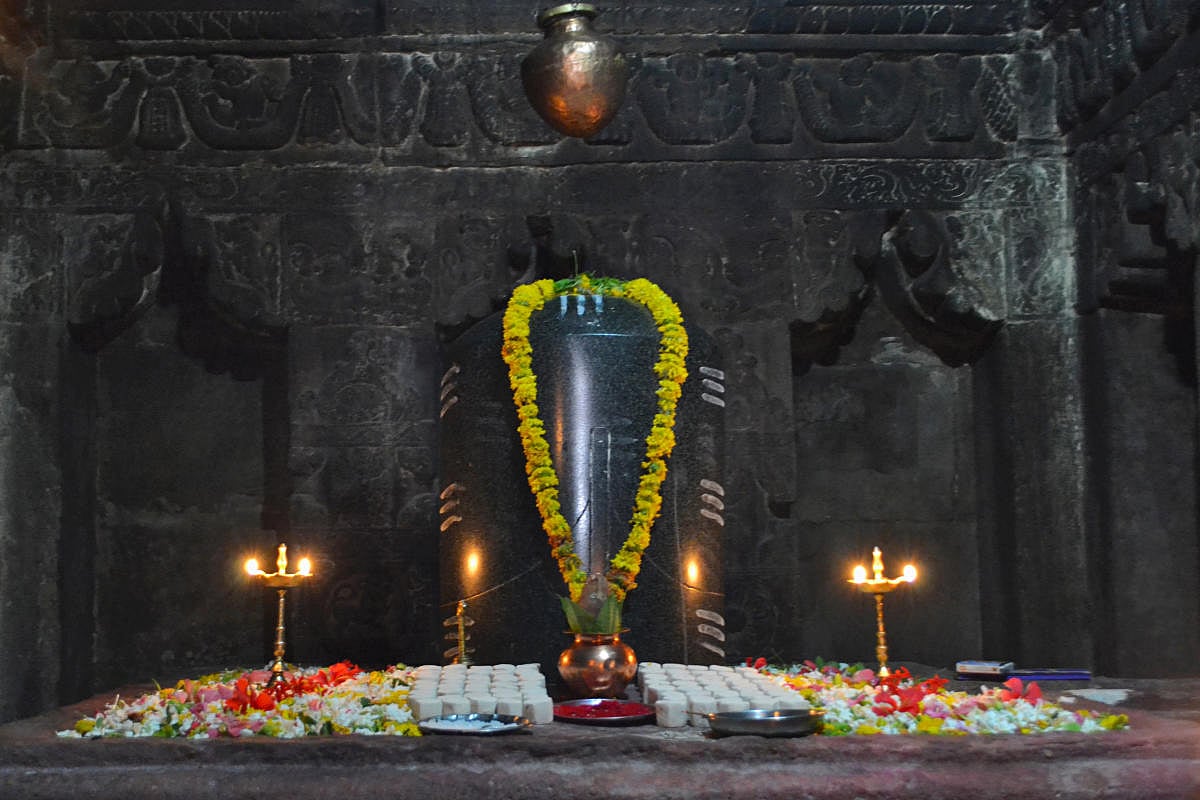 ಸಮಯಕ್ಕೆ ತಕ್ಕಂತೆ ಬಣ್ಣ ಬದಲಿಸುತ್ತೆ ಈ ಶಿವಲಿಂಗ: ಎಲ್ಲಿದೆ, ಏನಿದರ ವಿಶೇಷತೆ?