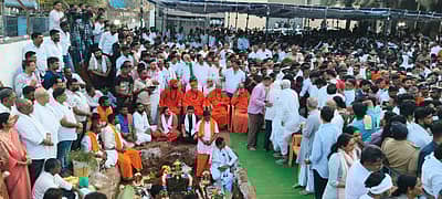 ಶಿವಶಂಕರಪ್ಪ ಅವರ ಪಾರ್ಥಿವ ಶರೀರವನ್ನು ಕುಣಿಯಲ್ಲಿ ಯೋಗ ಭಂಗಿಯಲ್ಲಿ ಕೂರಿಸಲಾಯಿತು. ಜೊತೆಗೆ 500ಕ್ಕೂ ಹೆಚ್ಚು ವಿಭೂತಿಗಳನ್ನು ಇಡಲಾಯಿತು. ಪುತ್ರರಾದ ಎಸ್.ಎಸ್. ಬಕ್ಕೇಶ್, ಎಸ್.ಎಸ್. ಗಣೇಶ್ ಹಾಗೂ ಎಸ್.ಎಸ್. ಮಲ್ಲಿಕಾರ್ಜುನ್ ಅವರು ಅಂತಿಮ ವಿಧಿವಿಧಾನ ಪೂರೈಸಿದರು. 