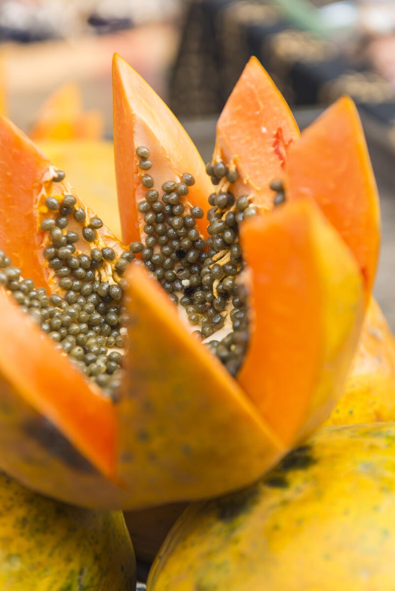 ಪಪ್ಪಾಯ ಹಣ್ಣಿನಲ್ಲಿ ಎ, ಸಿ ವಿಟಮಿನ್‌ಗಳು ಹೇರಳವಾಗಿದೆ.