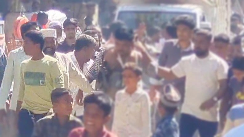 ಶಿಕ್ಷಕನಿಗೆ ಚಪ್ಪಲಿ ಹಾರದ ಮೆರವಣಿಗೆ ಪ್ರಕರಣ: ಸವಣೂರು ಸಿಪಿಐ ದೇವಾನಂದ ಅಮಾನತು