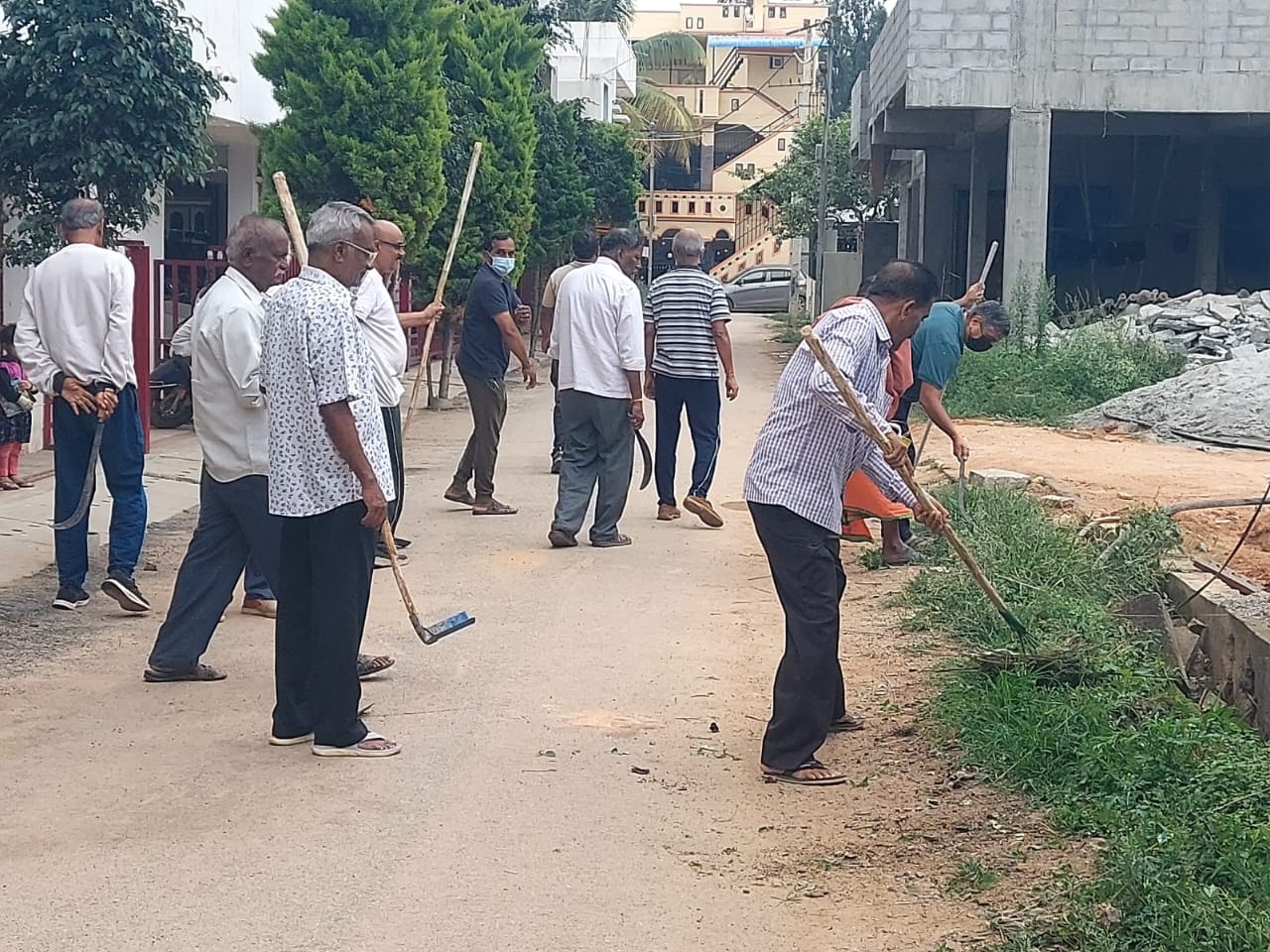 ಸ್ವಚ್ಚತೆಗಾಗಿ ಯಾರನ್ನು ಅವಲಂಭಿಸದೆ ಕಸಮುಕ್ತ ಬಡಾವಣೆಗಾಗಿ ಟೊಂಕ ಕಟ್ಟಿ ನಿಂತ ಕಾವೇರಿ ನಗರದ ನಿವಾಸಿಗಳು