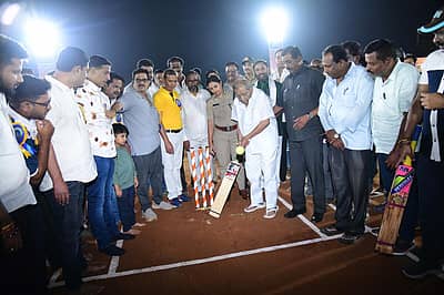 2024ರಲ್ಲಿ ಆಯೋಜಿಸಿದ್ದ ಶಾಮನೂರು ಡೈಮಂಡ್ ಶಿವಗಂಗಾ ಕಪ್‌ ಕ್ರಿಕೆಟ್‌ ಟೂರ್ನಿಗೆ ಬ್ಯಾಟಿಂಗ್‌ ಮಾಡುವ ಮೂಲಕ ಚಾಲನೆ ನೀಡಿದ್ದ ಸಂದರ್ಭ 