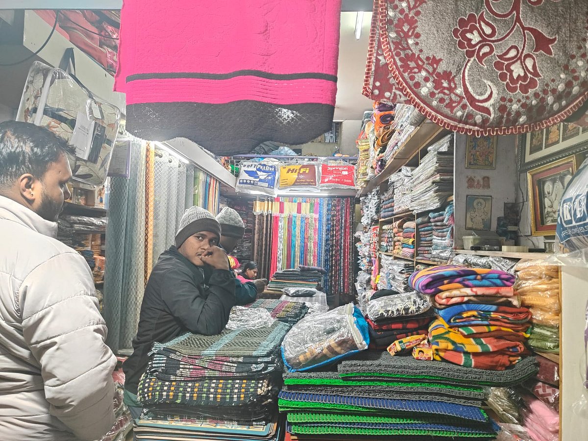 ಬಕುಂಗ್ ಚಂಡಮಾರುತದ ‘ಶೀತಲ ಸಮರ’: ಮನೆಯಿಂದ ಹೊರ ಬಾರದ ಜನ