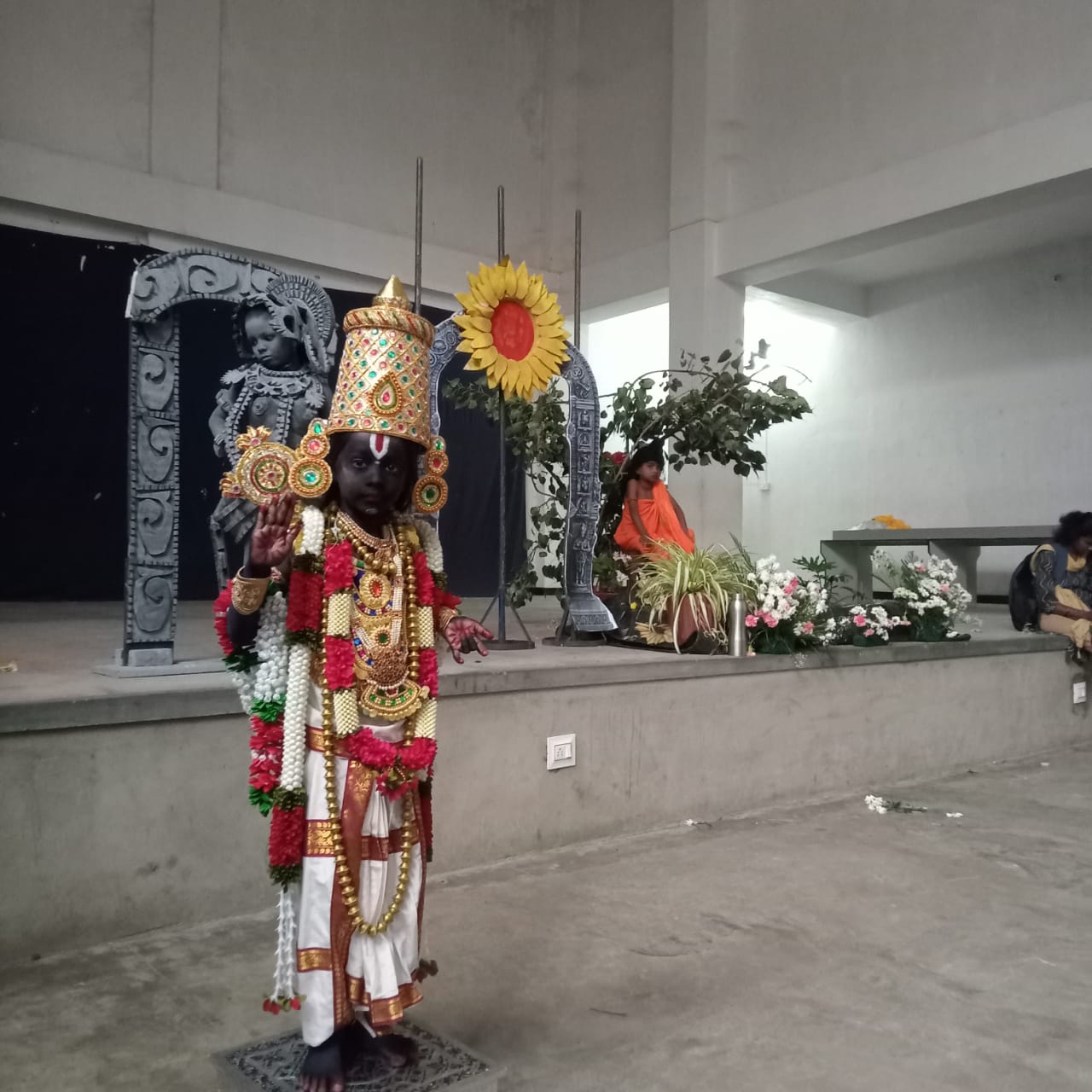 ವಿಷ್ಣುವಿನ ವೇಷದಲ್ಲಿ ವಿದ್ಯಾರ್ಥಿ