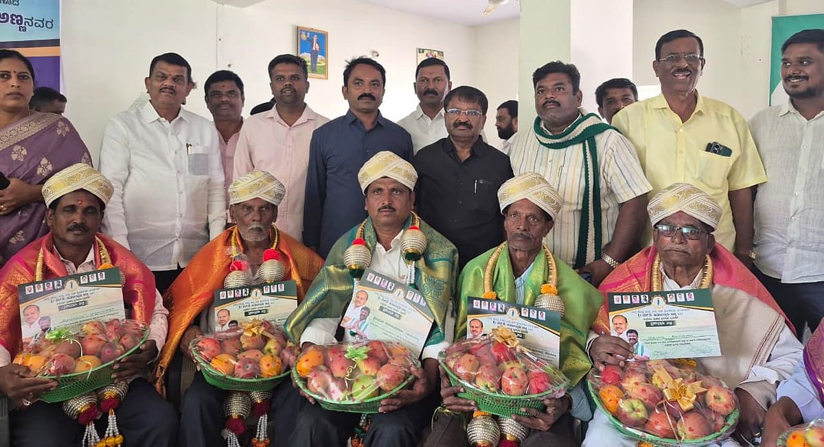 ಎಚ್‌ಡಿಕೆ ಜನ್ಮದಿನ: ರೈತರಿಗೆ ಸನ್ಮಾನ 