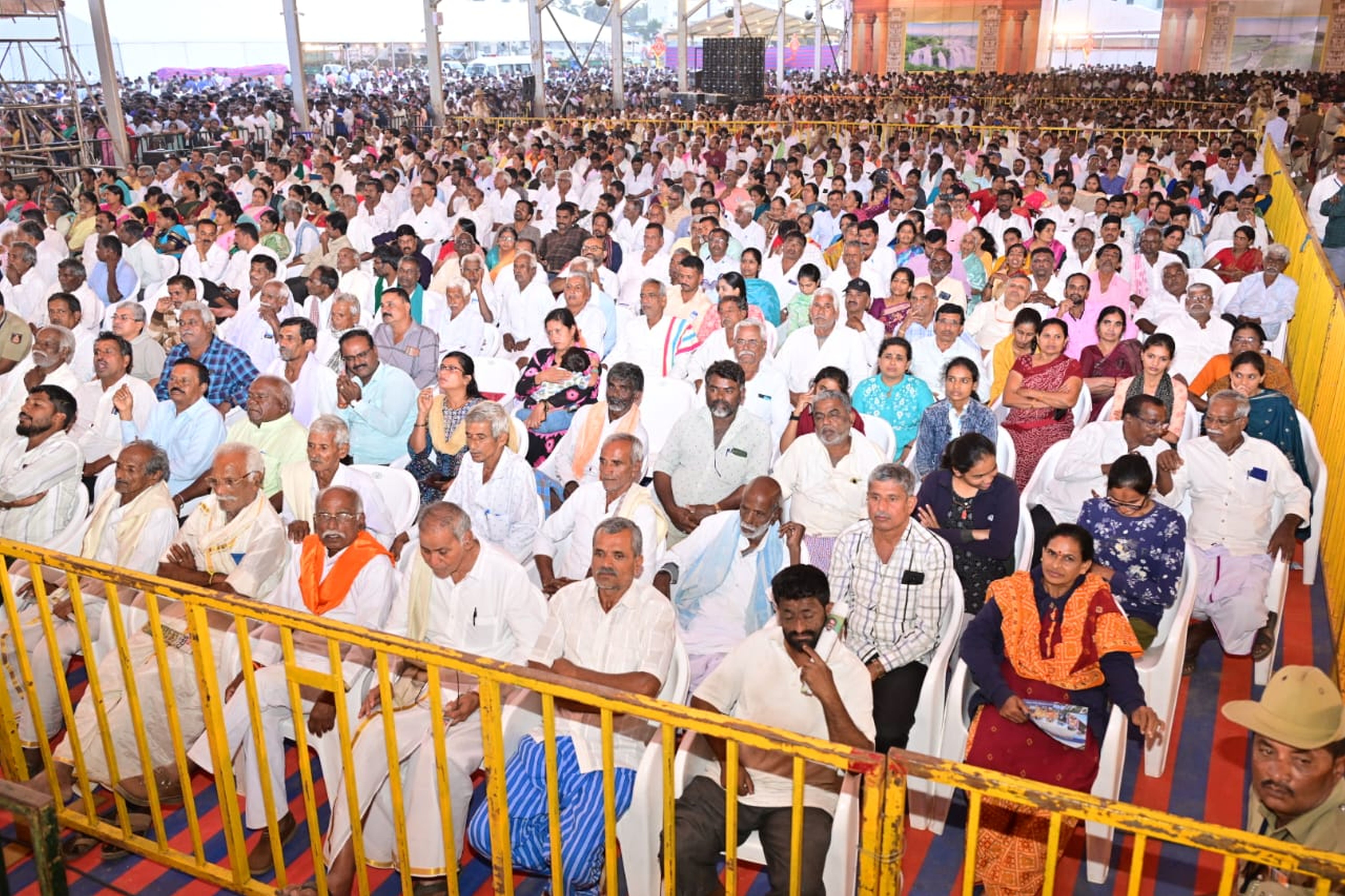 ಜಯಂತಿ ಮಹೋತ್ಸವದಲ್ಲಿ ಪಾಲ್ಗೊಂಡಿದ್ದ ಜನ 