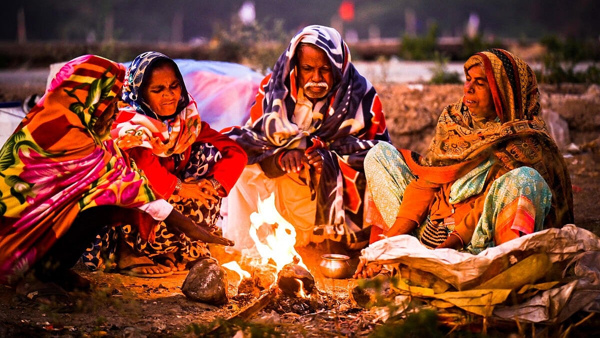 PHOTOS | ಚಳಿಗೆ ನಡುಗಿದ ರಾಜ್ಯದ ಜನರು: ಬೆಚ್ಚನೆಯ ಉಡುಪಿಗೆ ಬೇಡಿಕೆ