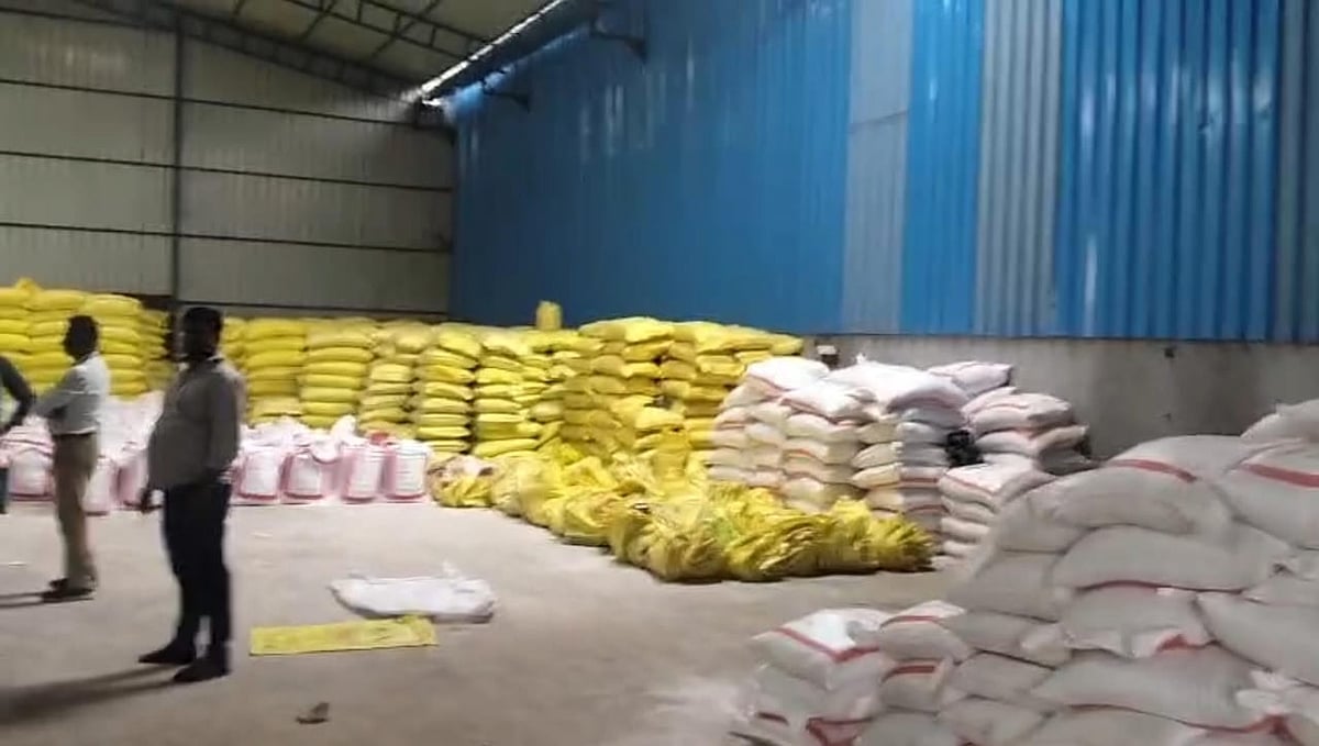 ನೆಲಮಂಗಲ: ಯೂರಿಯಾ ಅಕ್ರಮ ದಾಸ್ತಾನು