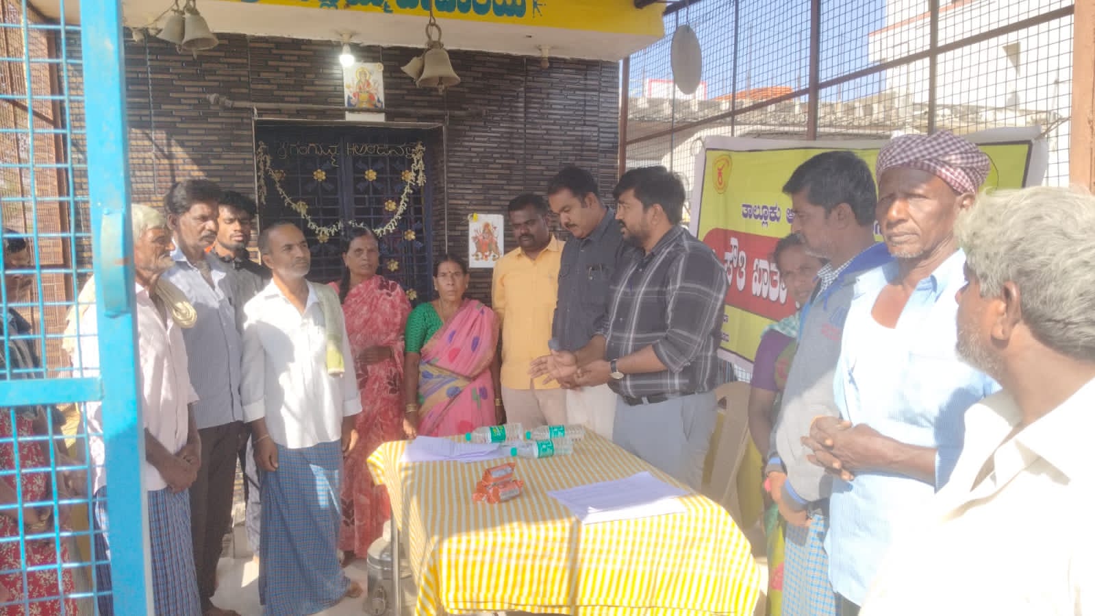 ತಾಲ್ಲೂಕಿನ ಕುರುಬರಹಳ್ಳಿ ಗ್ರಾಮದಲ್ಲಿ ಇ–ಪೌತಿ ಖಾತೆ ಆಂದೋಲನ ಹಮ್ಮಿಕೊಂಡಿರುವುದು