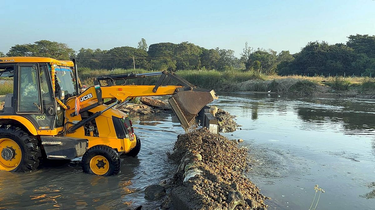 
ಶ್ರೀರಂಗ‍ಪಟ್ಟಣ: ಕೊಳಚೆ ನೀರು ತಡೆಯಲು ಬಂಡ್‌ ನಿರ್ಮಾಣ