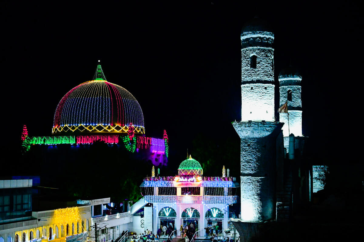 ಖಾಜಾ ಬಂದಾನವಾಜ್‌ ದರ್ಗಾ.