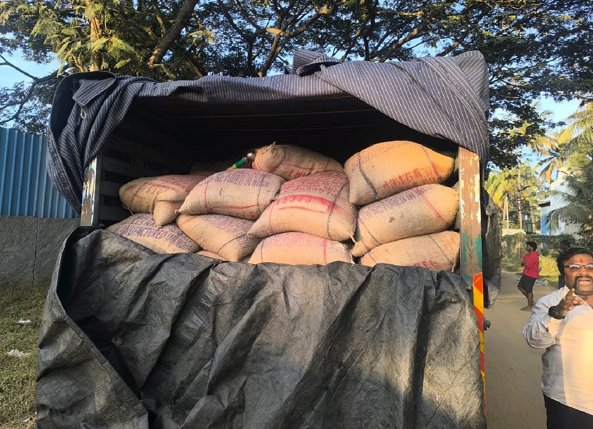 ಅಕ್ಕಿ, ಗೋಧಿ ಕಳ್ಳಸಾಗಣೆ: ಆಹಾರ ಇಲಾಖೆಯ ಅಧಿಕಾರಿಗಳ ದಾಳಿ