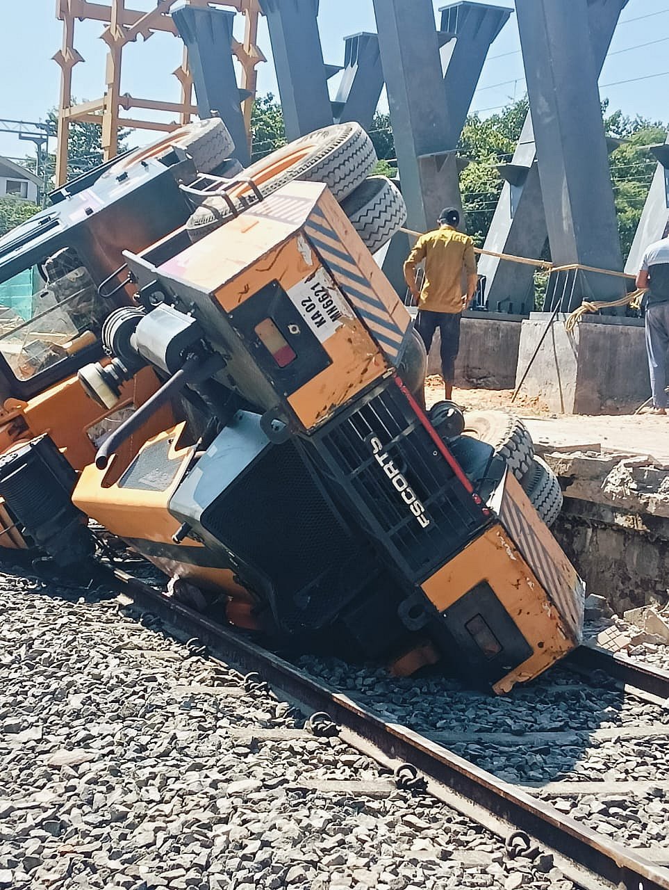 ನೆಟ್ಟಣ ರೈಲು ನಿಲ್ದಾಣ: ಹಳಿಗೆ ಉರುಳಿದ ಕ್ರೇನ್