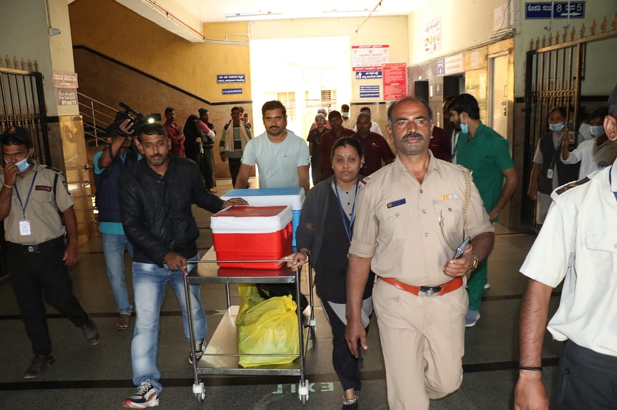 ಮಿದುಳು ನಿಷ್ಕ್ರಿಯ: ಪುತ್ರನ ಅಂಗಾಂಗ ದಾನ ಮಾಡಿದ ಪೋಷಕರು 