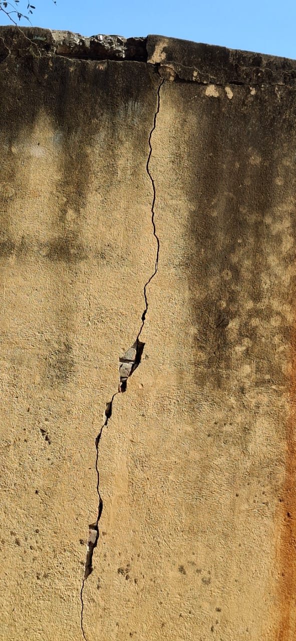 ಬಿರುಕು ಬಿಟ್ಟಿರುವ ಗೋಡೆ