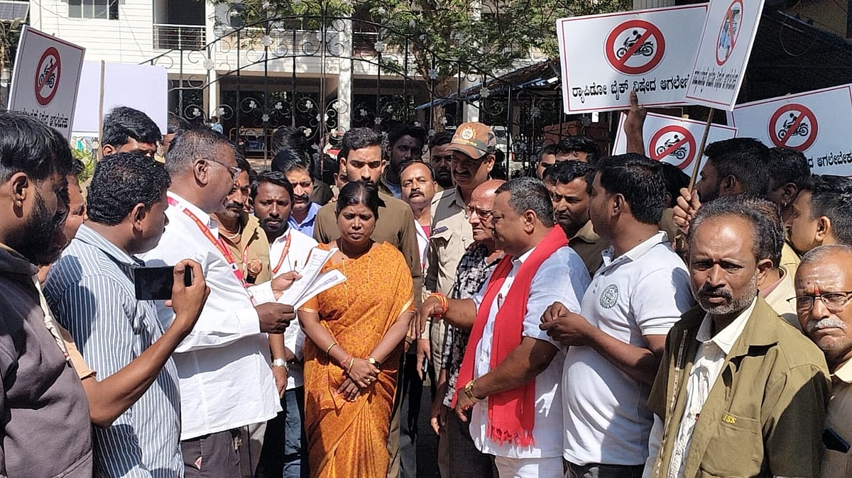 ಧಾರವಾಡ: ಓಲಾ ಬೈಕ್, ಟ್ಯಾಕ್ಸಿ ನಿಷೇಧಕ್ಕೆ ಆಗ್ರಹ