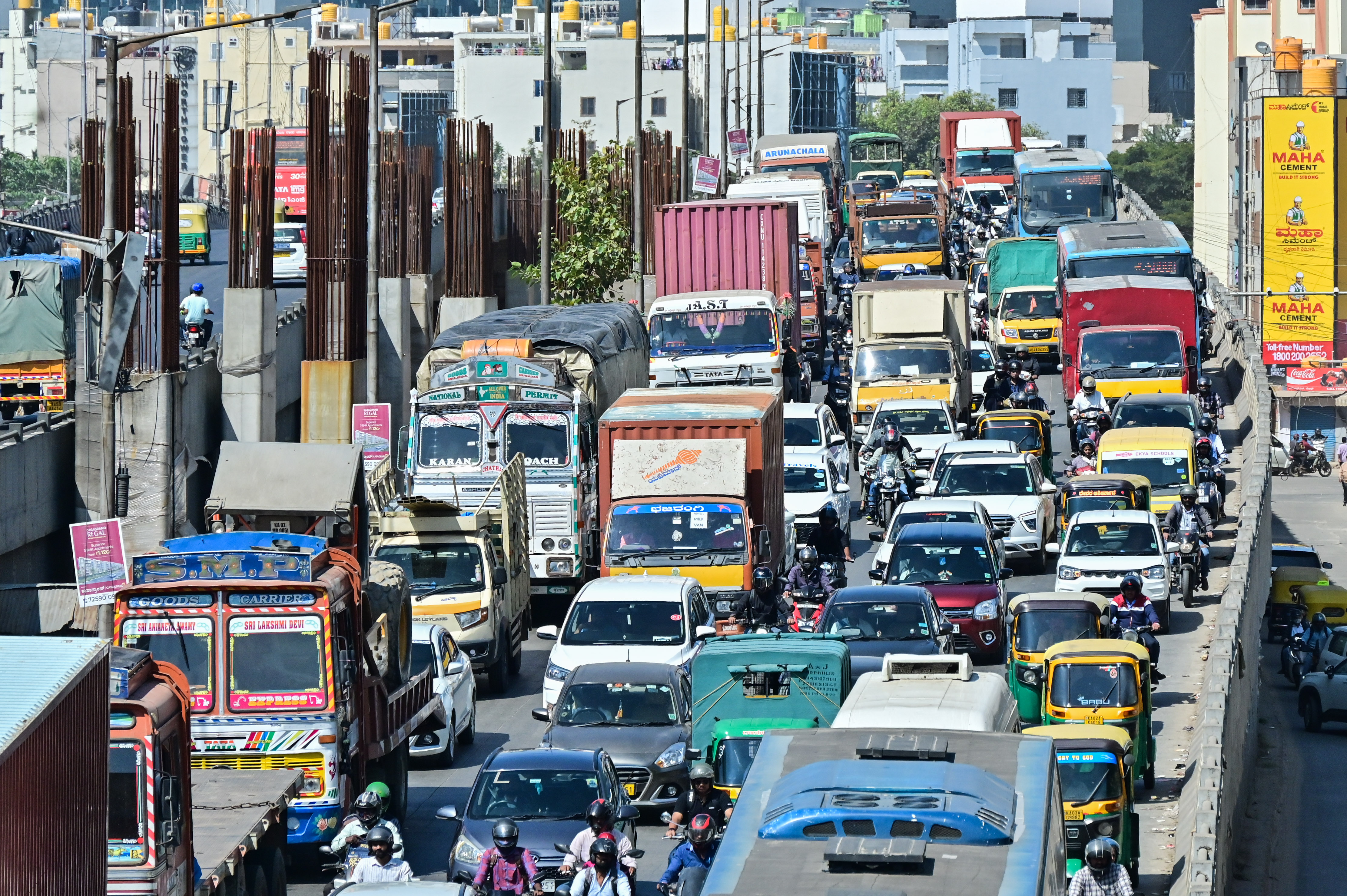 ವೀರಣ್ಣಪಾಳ್ಯದ ಹೊರವರ್ತುಲ ರಸ್ತೆಯಲ್ಲಿ ವಾಹನದಟ್ಟಣೆ
ಪ್ರಜಾವಾಣಿ ಚಿತ್ರ: ಪ್ರಶಾಂತ್ ಎಚ್.ಜಿ.