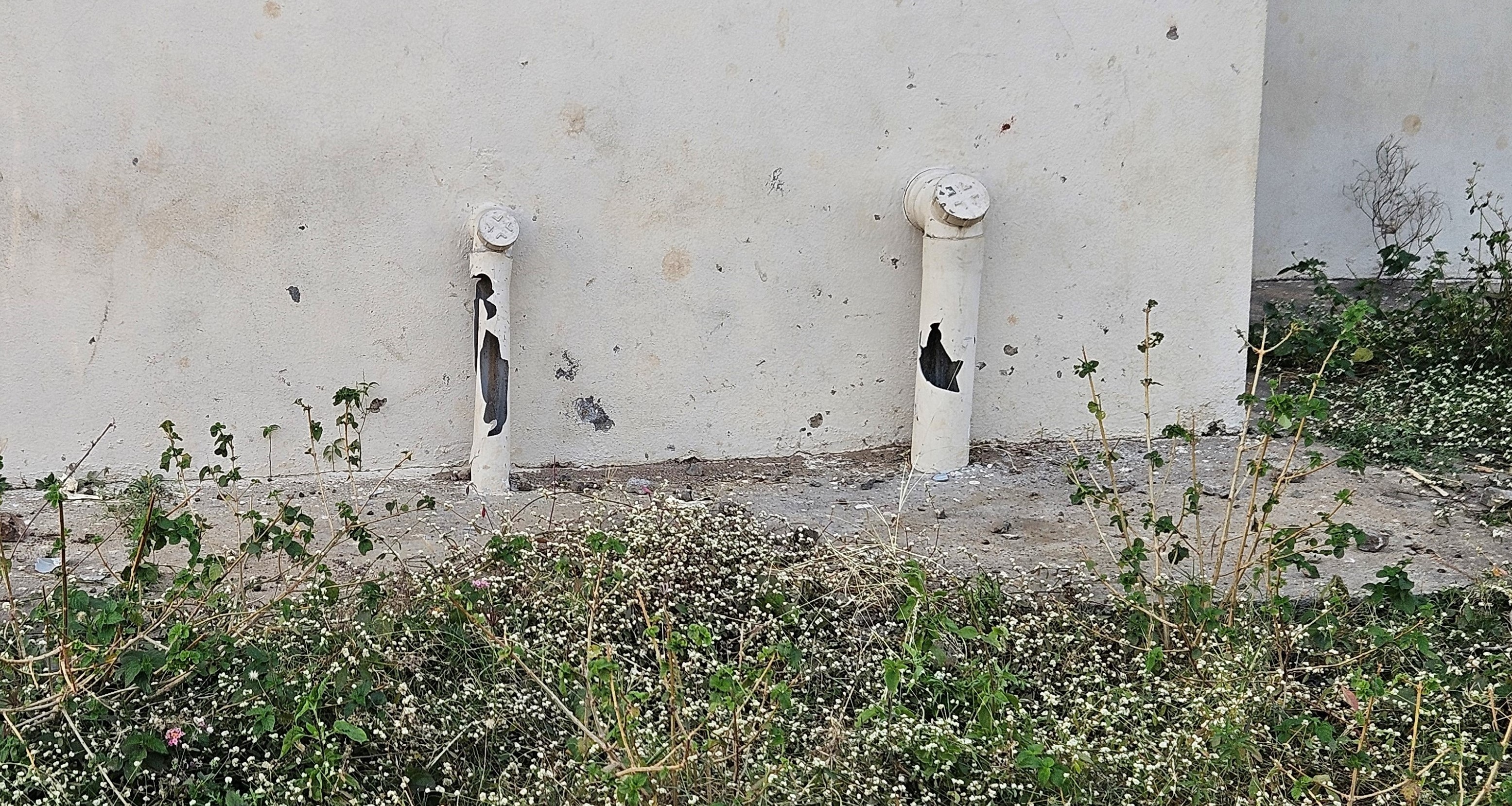 ರಂಗಮಂದಿರದ ಪೈಪ್ಗಳು ಹಾಳಾಗಿವೆ