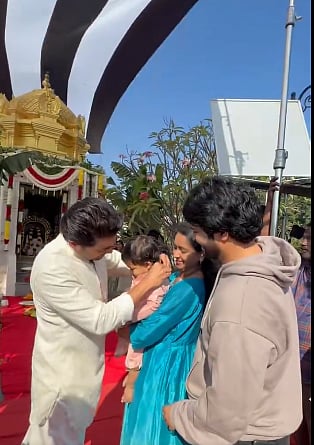 ಅಭಿಮಾನಿ ಮಗುವಿಗೆ  ಉಡುಗೊರೆಯಾಗಿ ಚಿನ್ನದ ಸರ ನೀಡಿದ ಜೈ ಭೀಮ್‌ ನಟ ಸೂರ್ಯ
