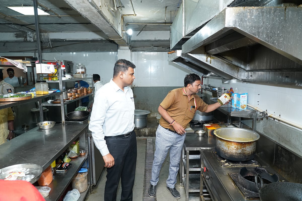 ರಾಯಚೂರಿನ ವಿವಿಧ ಹೋಟೆಲ್‌ಗಳ ಮೇಲೆ ಅಧಿಕಾರಿಗಳ ದಾಳಿ