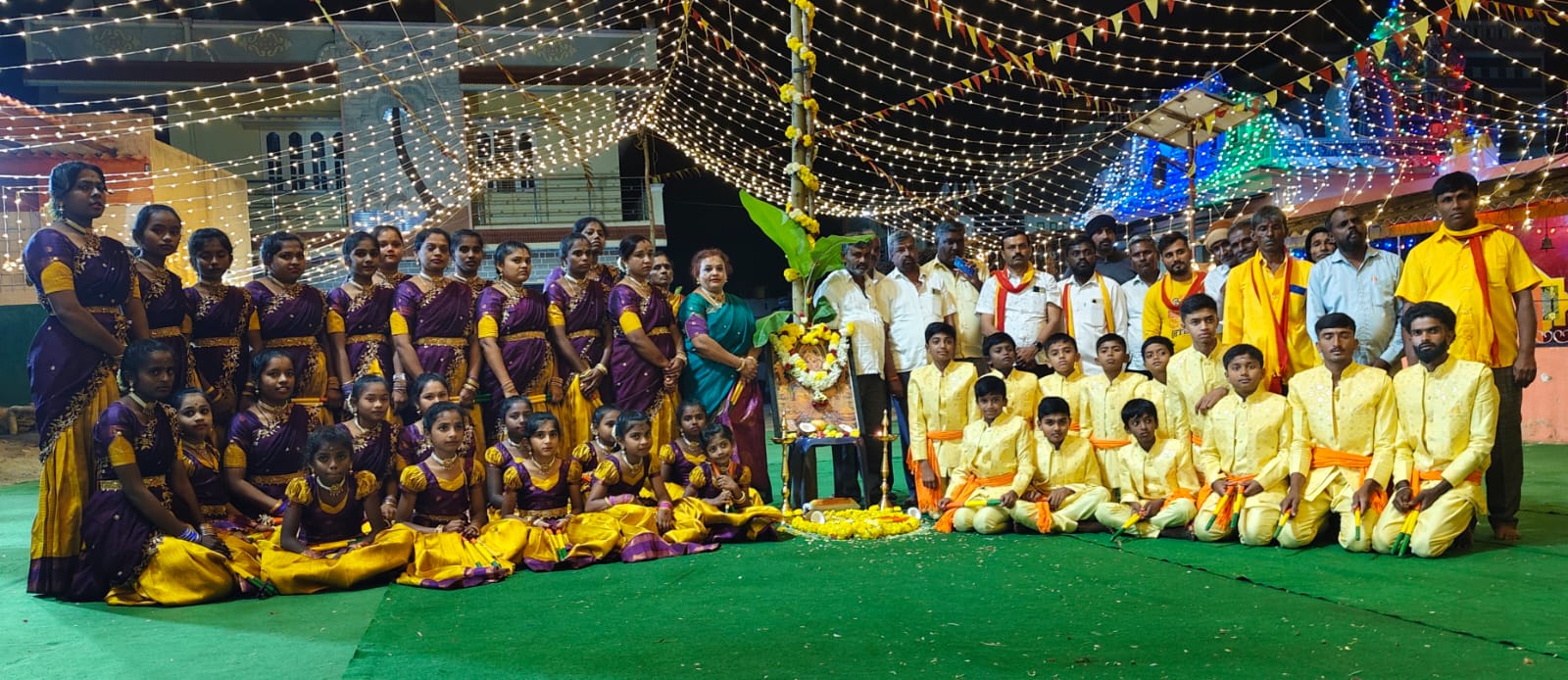 ಗೆಜ್ಜೆಪೂಜೆಯಲ್ಲಿ ಕೋಲಾಟ ಪ್ರದರ್ಶನ ನೀಡಿದ ಮಾರನಗೆರೆ ತಂಡ