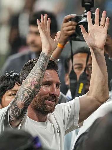 ಇತ್ತೀಚೆಗಷ್ಟೇ ಭಾರತಕ್ಕೆ ಭೇಟಿ ನೀಡಿದ್ದ ಫುಟ್‌ಬಾಲ್ ಮಾಂತ್ರಿಕ ಲಯೊನೆಲ್ ಮೆಸ್ಸಿ, ಪ್ರವಾಸದ ಅನುಭವಗಳನ್ನು ಹಂಚಿಕೊಂಡಿದ್ದಾರೆ.