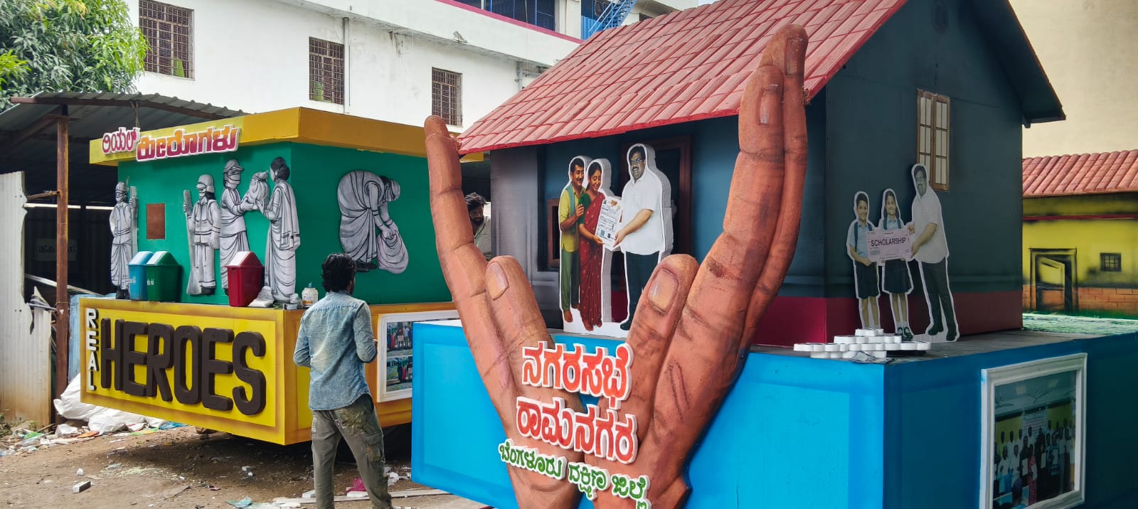 ಸ್ತಬ್ಧಚಿತ್ರಕ್ಕೆ ಅಂತಿಮ ಸ್ಪರ್ಶ ನೀಡುವಲ್ಲಿ ನಿರತರಾಗಿರುವ ಕಲಾವಿದ