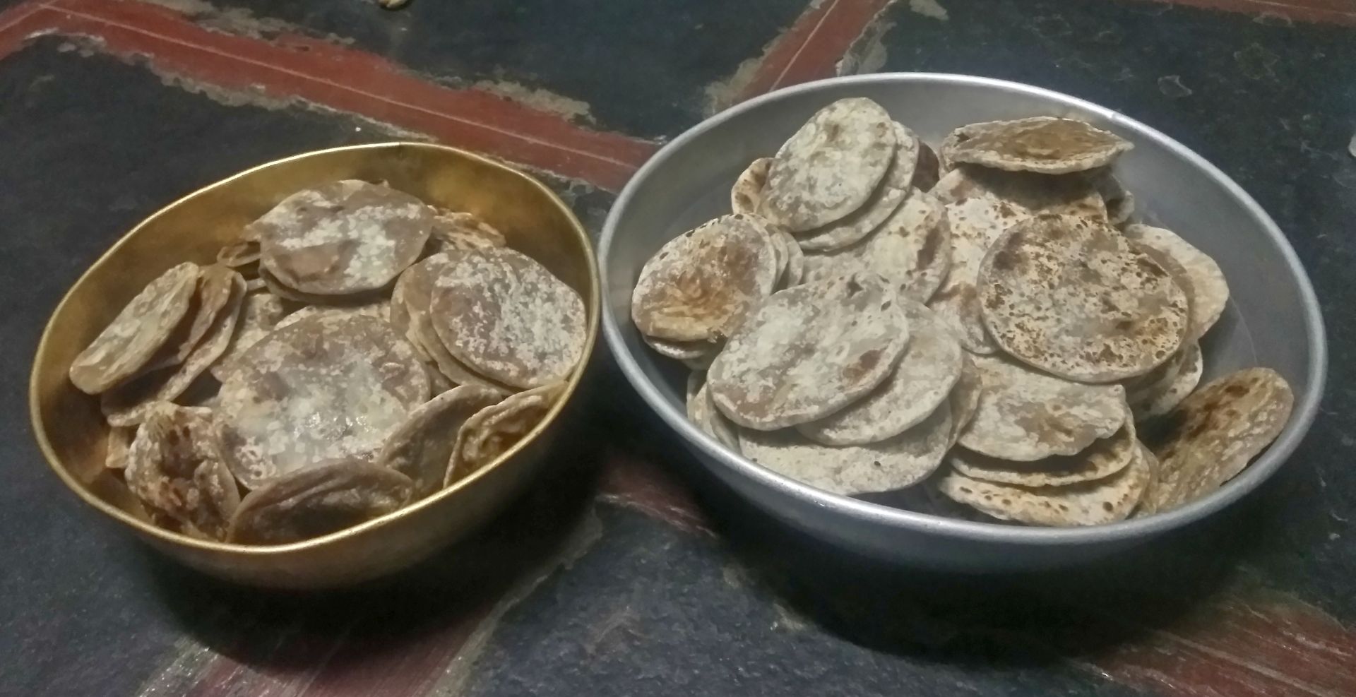 ಎಳ್ಳ ಅಮವಾಸ್ಯೆಗೆ ತಯಾರಿಸಿರುವ ಹೋಳಿಗೆಗಳು