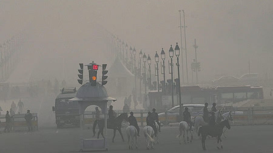 ದೆಹಲಿ ವಾಯುಮಾಲಿನ್ಯ: ವಾಹನಗಳಿಗೆ ಇಂಧನ ಬೇಕೇ, ಚಾಲಕರೇ PUC ಪ್ರಮಾಣಪತ್ರ ತನ್ನಿ!