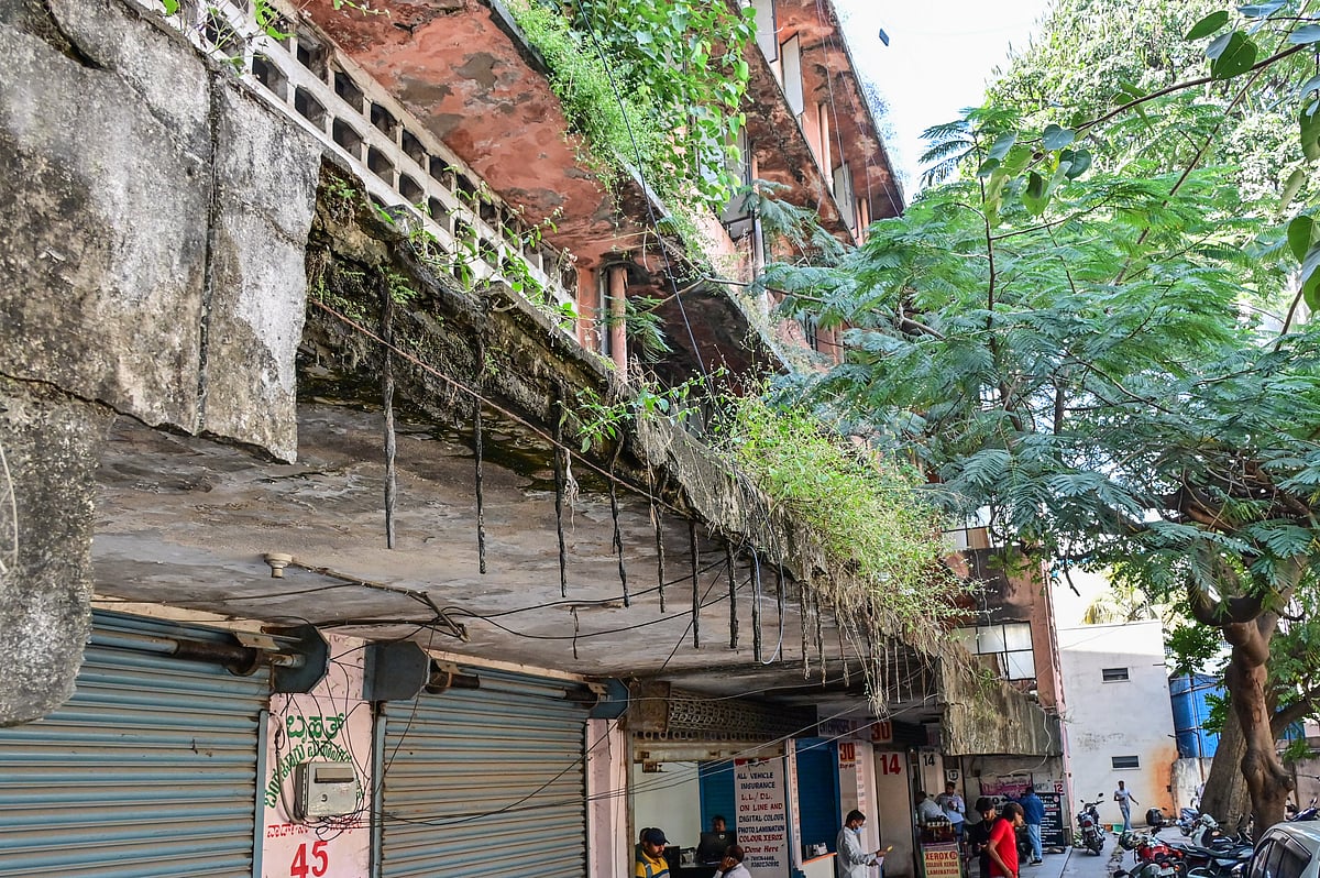ಬೆಂಗಳೂರು: ನಿರ್ವಹಣೆ ಇಲ್ಲದೇ ಸೊರಗುತ್ತಿದೆ ಯಶವಂತಪುರದ ಆರ್‌ಟಿಒ ಕಚೇರಿ